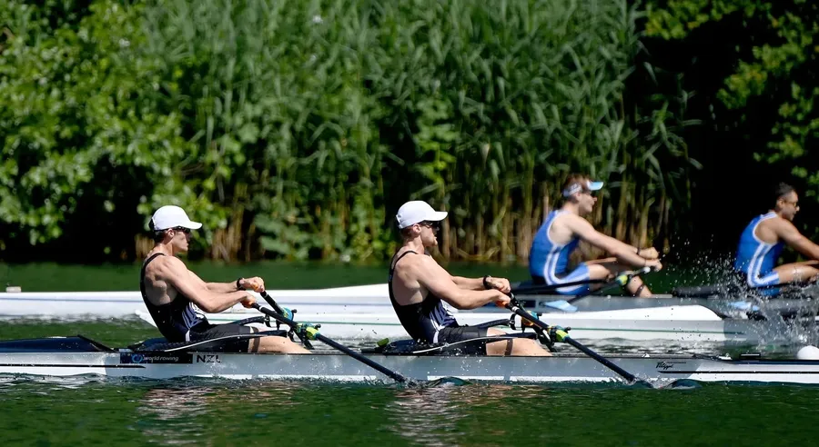 The Men’s Pair of Ben Taylor (s) and Oliver Welch put down a compelling performance in the first semifinal to lead from start to finish to win in 6 mins 24.38. Photo credit: Rowing Hub