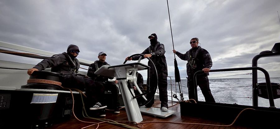 Daryl-Wislang-at-the-helm-of-Raven-©-Will-OxleyRaven-111-.jpeg