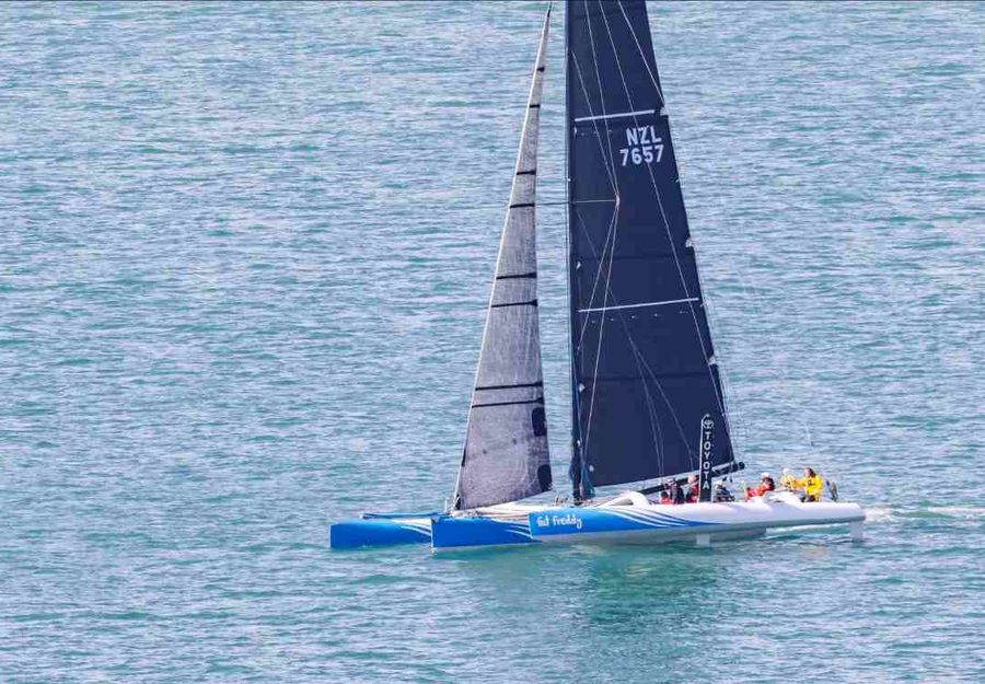 Fat Freddy early on in the race, before they ran into issues with their beam