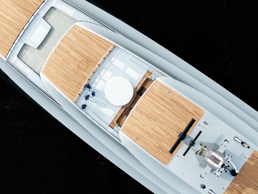 Feadship-826-launch-4.jpeg