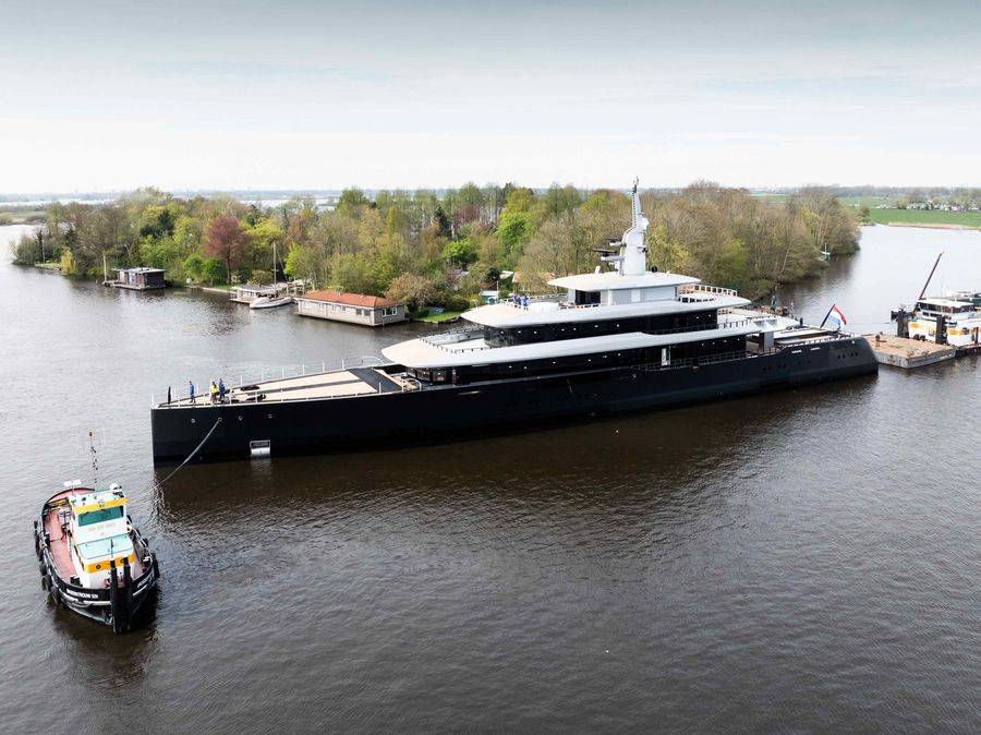 Feadship-826-launch-5.jpeg