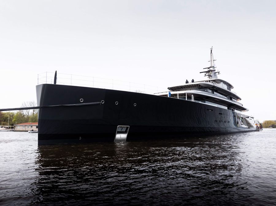Feadship-826-launch-7.jpeg