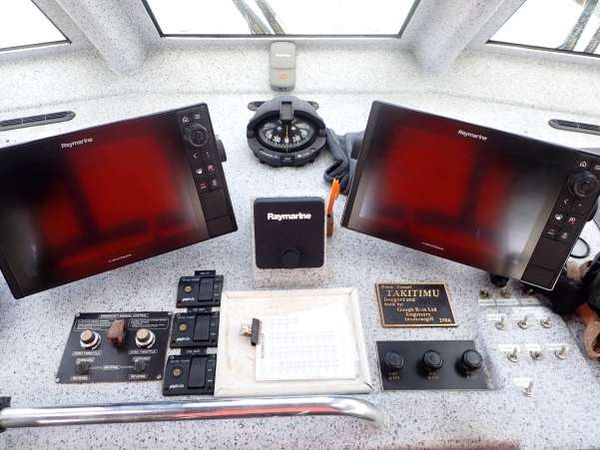 Figure-10-Raymarine-multi-screens-in-wheelhouse-of-Takitimu-II.jpeg