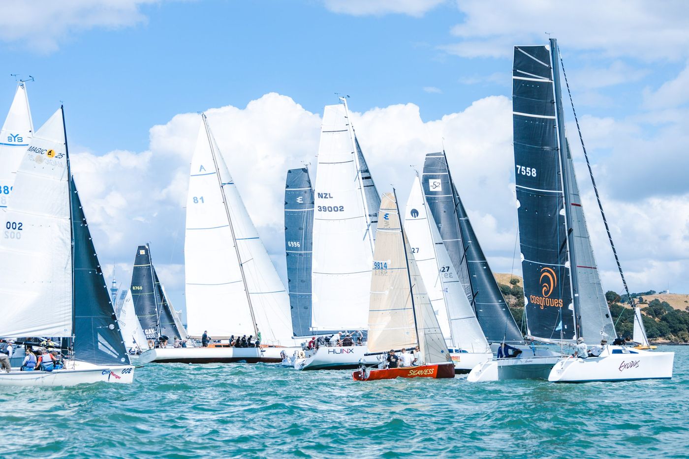 Fleet-at-the-start-of-the-2025-PIC-Harbour-Classic-Waitematā-Harbour-–-Credit-LiveSailDie.jpg