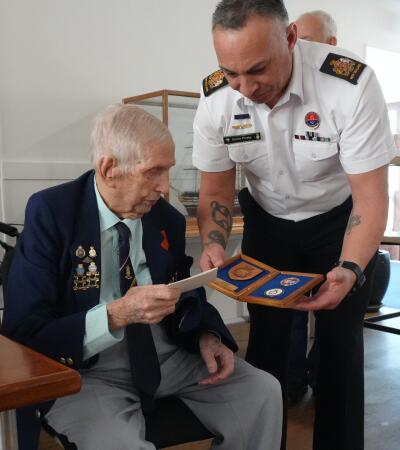 Former Chief Petty Officer Jim Blackburn BEM Ld’H (Legion of Honour) was honoured at the Devonport Naval Base