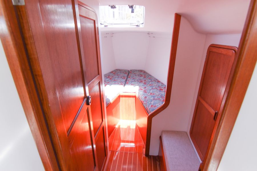 Forward cabin, Simply the Best