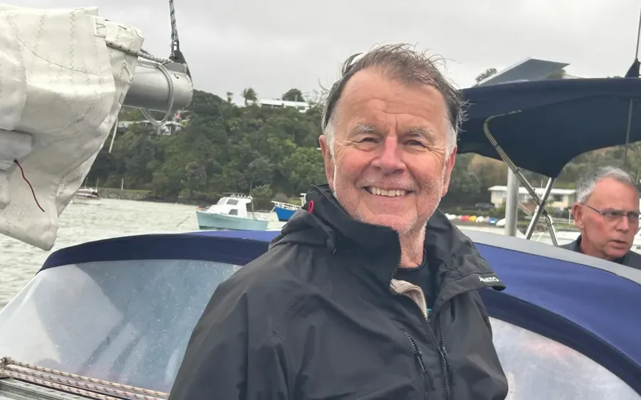 Graeme-Francis-and-Robbery-Safely-in-MangōnuiGraeme-Francis-and-his-yacht-Robbery-safely-in-Mangōnui.-Photo-Facebook-Paul-Francis.webp
