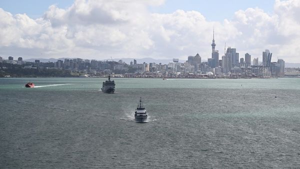 HMNZS-Taupo-escorts-Republic-of-Korean-Navy-ship-Hasando-out-of-Waitemata-Harbour.-Photo-credit-NZDF.jpg