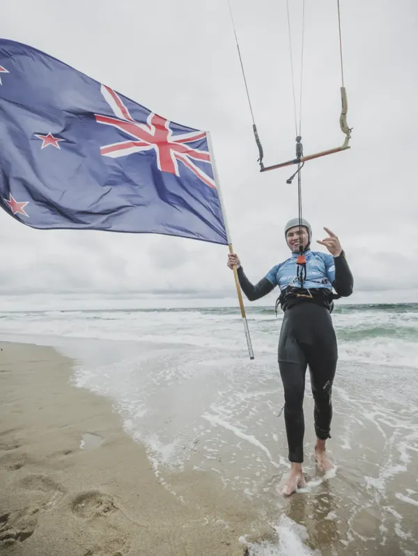 The young Aucklander held off strong challenges from Germany's Finn Flügel and Spain's Lorenzo Casati