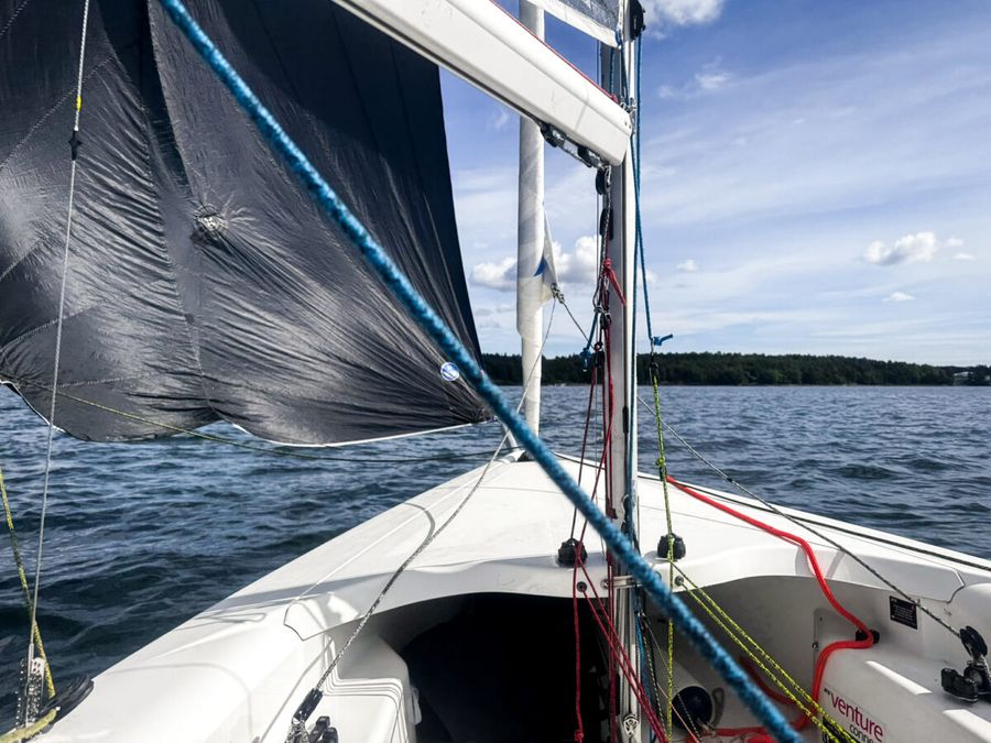 Estonian sailors master gennaker gybes in Norwegian fjord, 01 September 2026