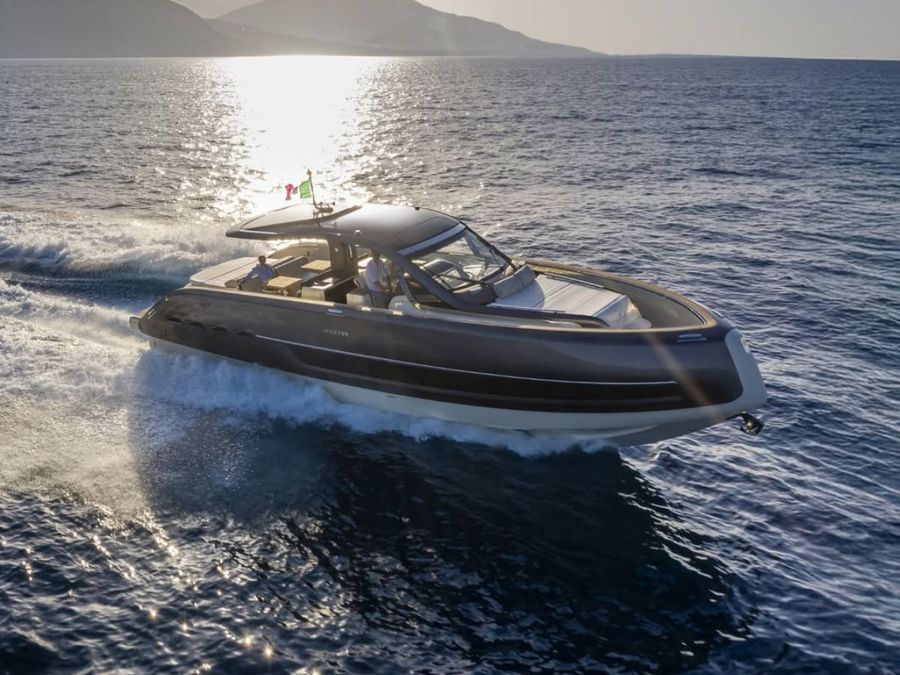 Invictus-TT460-Photo-credit-Invictus-Yachts-.jpg