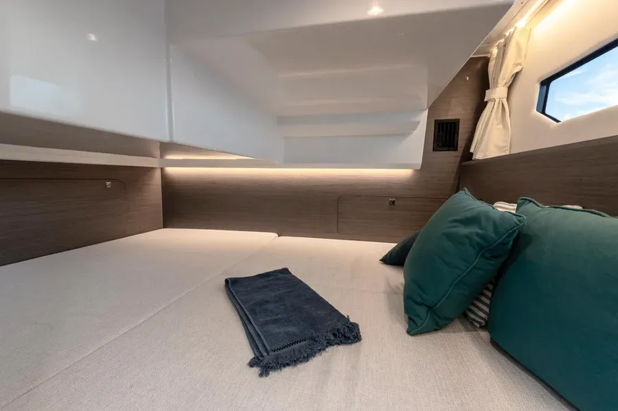 Jeanneau Merry Fisher 895 Serie2 (front cabin)