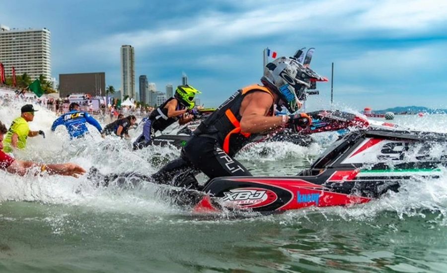 Kevin Reiterer takes off Photo : Kevin Reiterer on Facebook