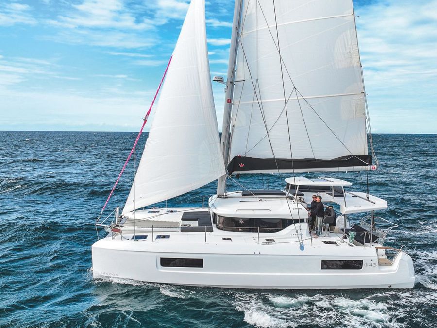 Kevin-looking-quite-at-home-at-the-helm-offshore-from-Surfers-Paradise.-Photo-credits-Kevin-Green-and-supplied.jpg