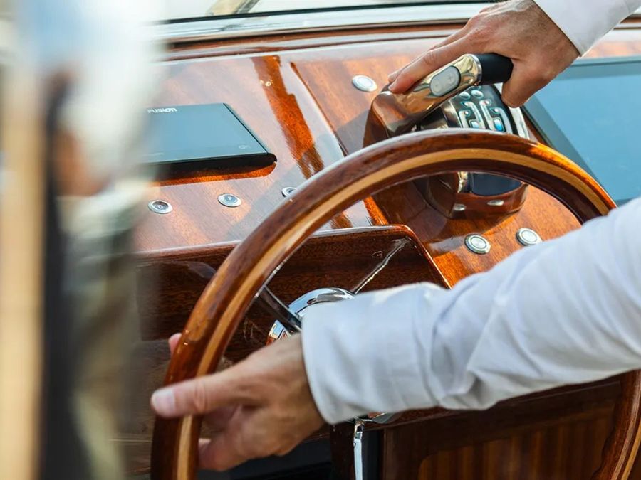 Luciettas-helm-pairs-classic-design-with-moder-tech-__-Photo-credit_-Repower.jpg