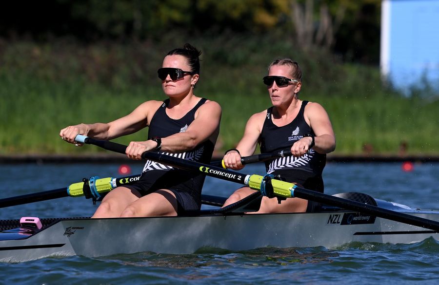 Kiwi pair power through Amsterdam's wind to top qualifying heat, 24 August 2026