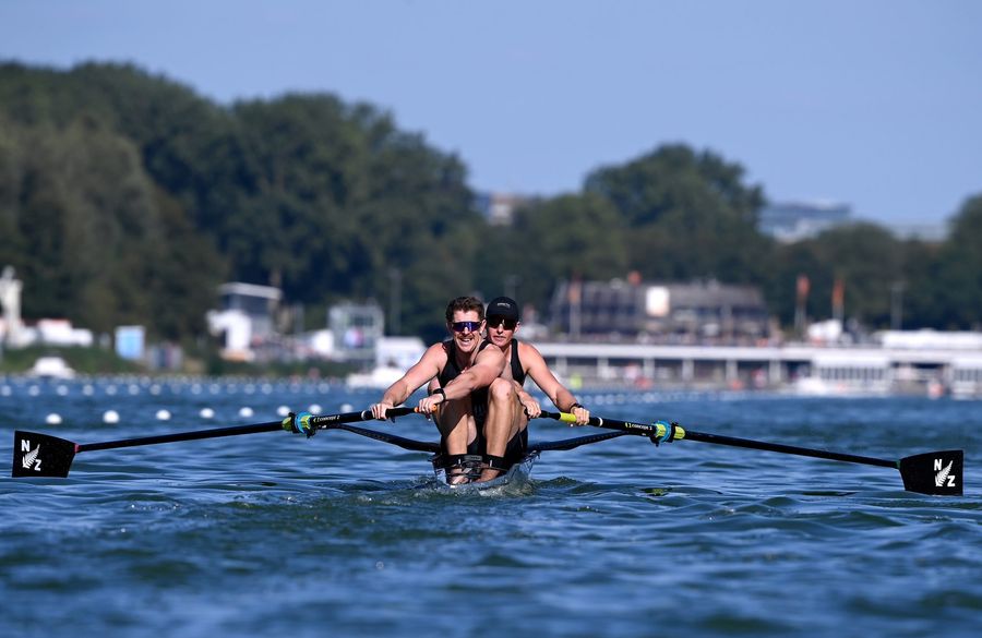 Kiwi pair power through Amsterdam's wind to top qualifying heat, 24 August 2026
