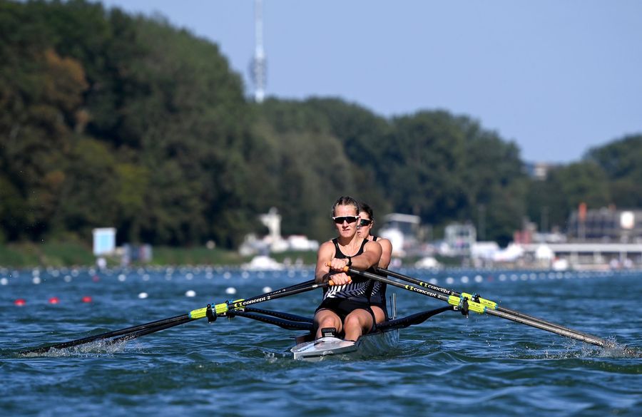 Kiwi pair power through Amsterdam's wind to top qualifying heat, 24 August 2026