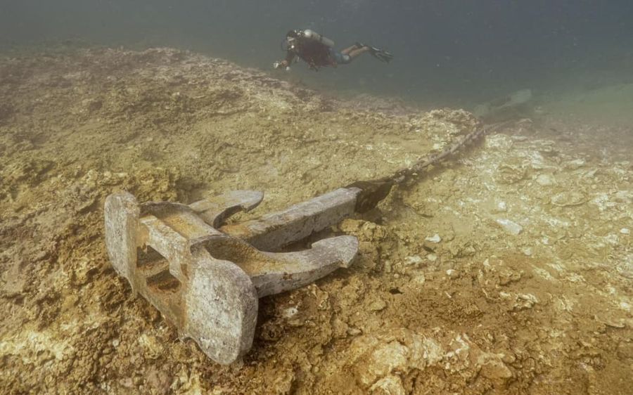 Manawanui-anchor-sitting-on-the-reef.-File-photo-Photo-.jpeg