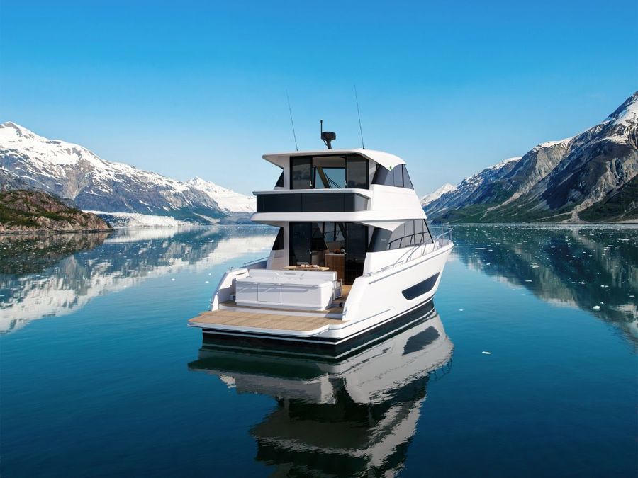 Maritimo M50 anchored