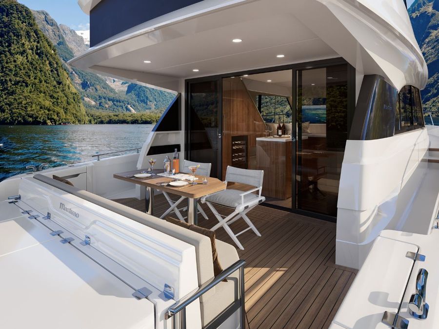 Maritimo M50 upper cockpit