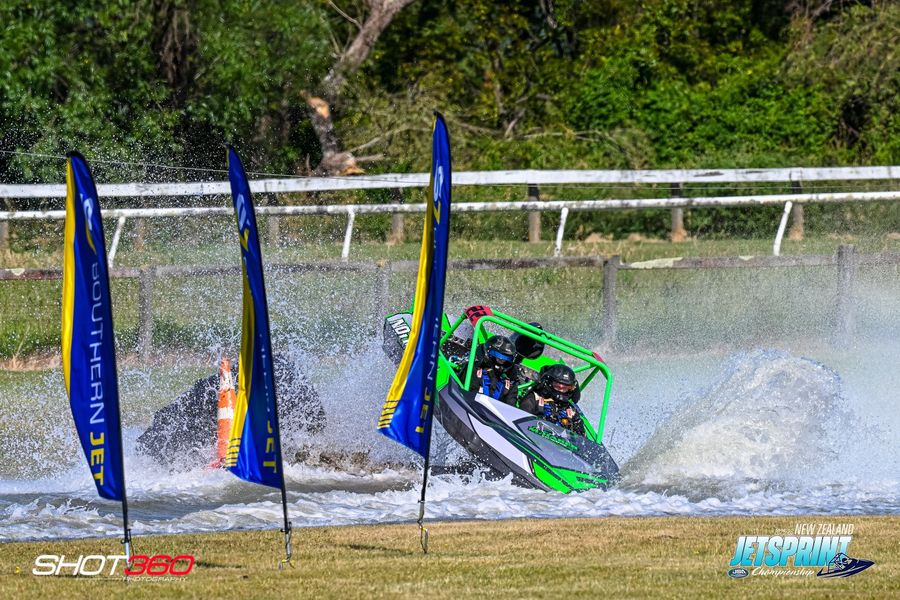 Matthew-Hareb-and-Hayden-George-Group-A-in-Moist-ER-22-Photo-credit-Shot-360-Photography.jpg