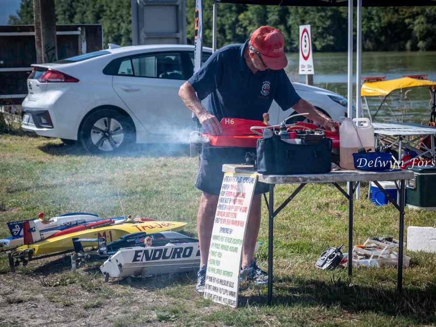 Mid-regatta fix up / Facebook: Team 13 Racing NZ; photo credit: Delwyn Forsythe