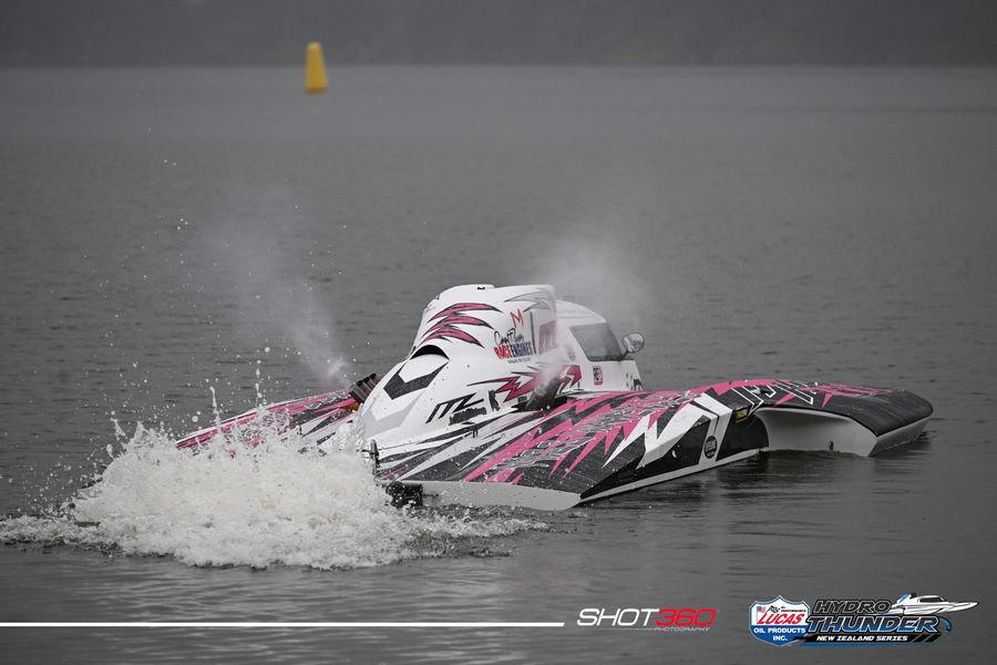 Miss Waverley (David Alexander) in the Lucas Oil Hydro Thunder Final Day Mangakino Image Credit Shot360 on Facebook