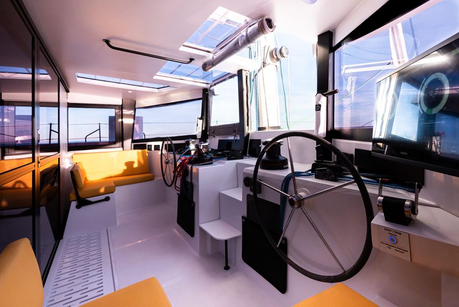 New-Windelo-54-forward-cockpit.jpg