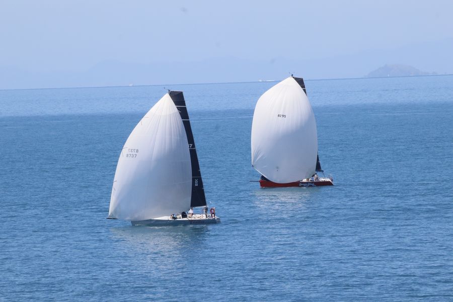 Nicholas Gardiner's Thompson 30m, Drinks Trolley, ahead of Chris Marsh's Mumm 36, Boogie Flash.