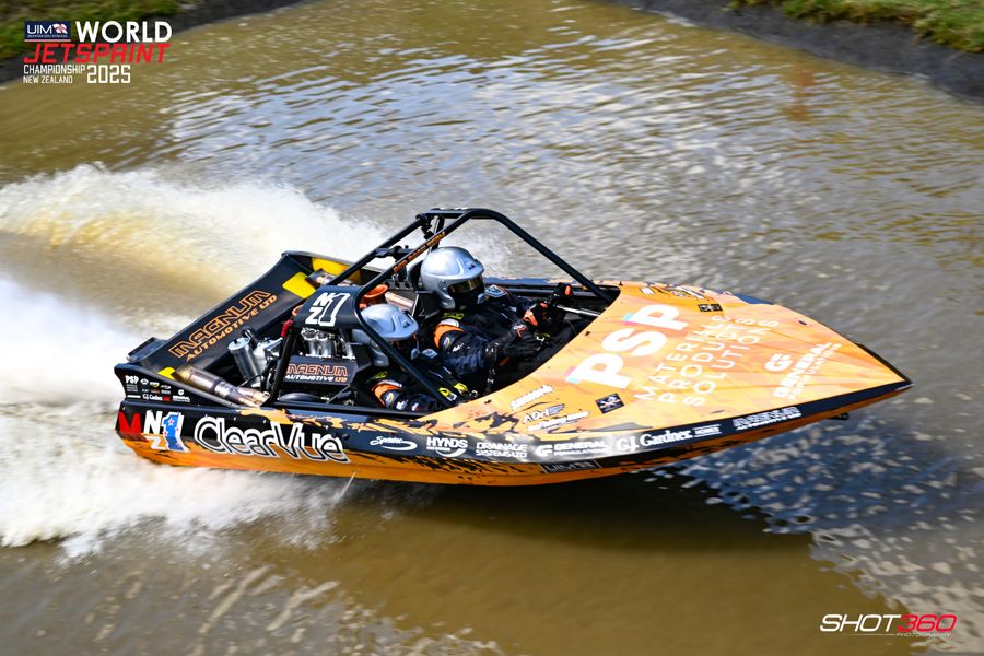 Ollie Silverton and Amanda Kittow in NZ1 win Group A in the UIM World Jet Sprint Championships : Shot360 Photography