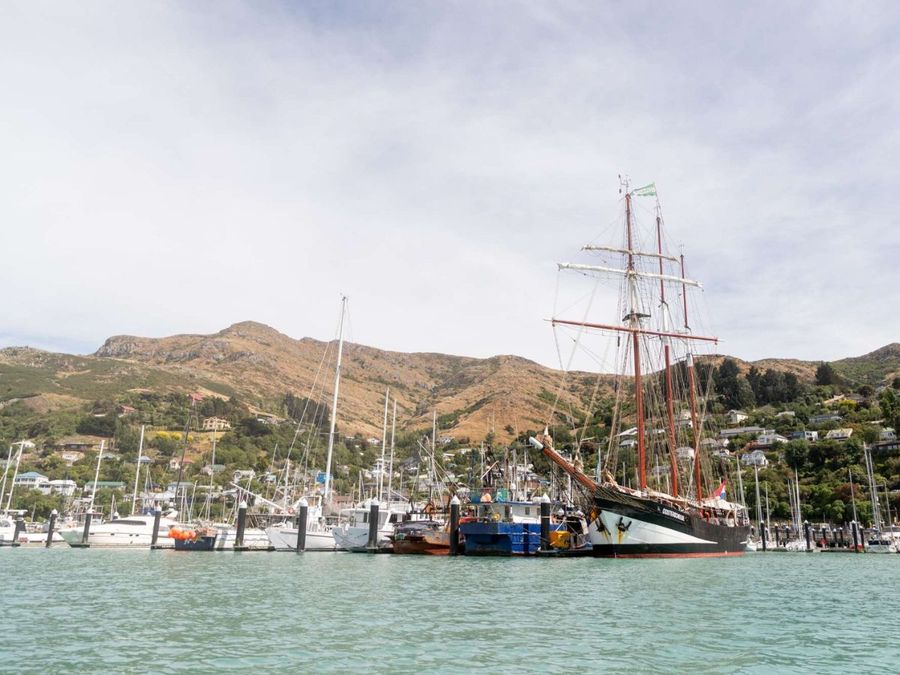 Oosterschelde-at-Lyttleton-__-Photo-credit_-Darwin200.jpg