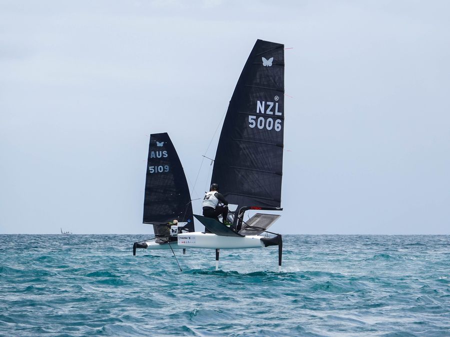 Jacob Pye passes Otto Henry in the opposite direction Credit- Sam Thom, Moth Worlds : Facebook