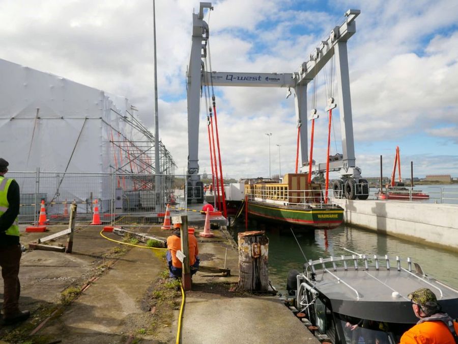 PS Waimarie is lifted out of the water at Port Whanganui.