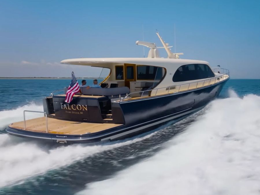 Palm-Beach-85-__-Photo-credit_-Palm-Beach-Motor-Yachts-13.jpg
