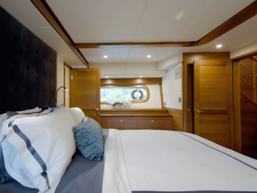 Palm-Beach-85-__-Photo-credit_-Palm-Beach-Motor-Yachts-14.jpg