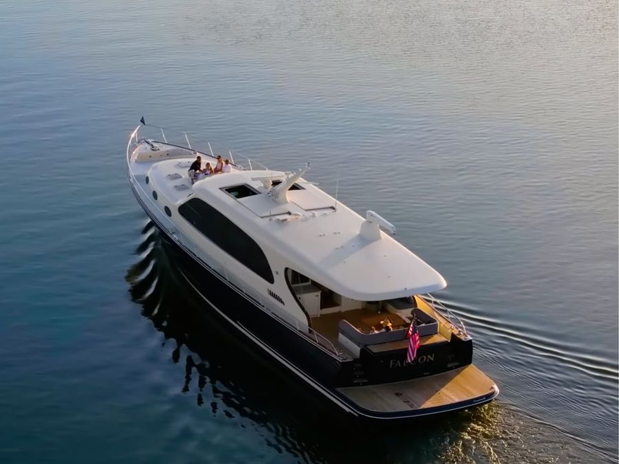Palm-Beach-85-__-Photo-credit_-Palm-Beach-Motor-Yachts-20.jpg