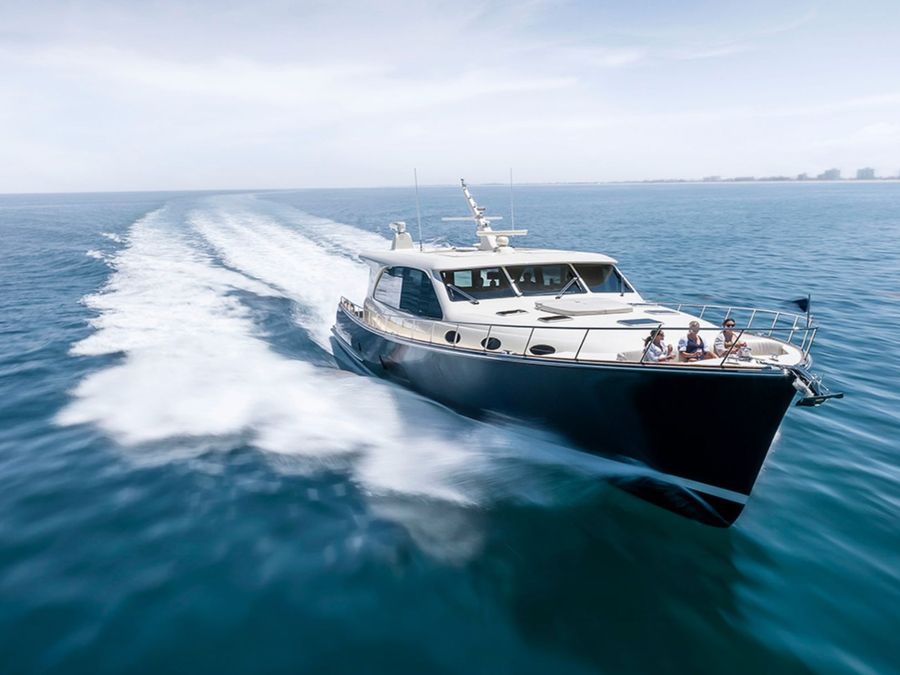Palm-Beach-85-__-Photo-credit_-Palm-Beach-Motor-Yachts.jpg