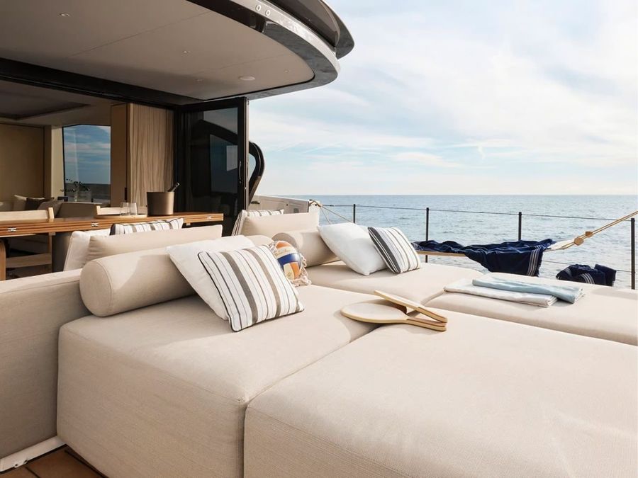 Photo-credit-Azimut-Seadeck-7.-Yacht-Style.jpg