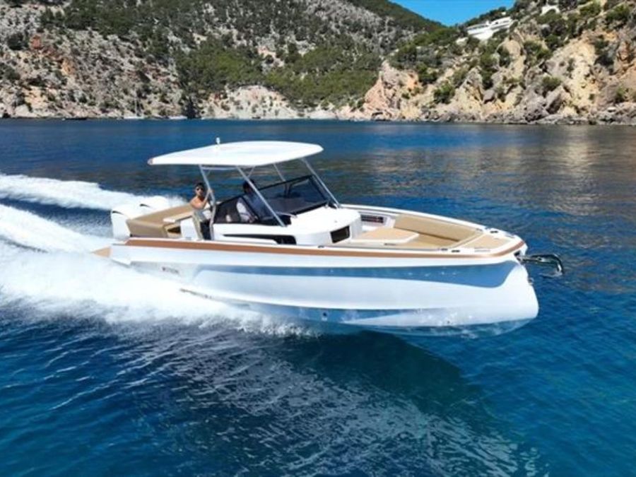 Photo-credit-Vision-Marine-STERK-achieve-internal-hull-optimization-for-E-Motion-electric-propulsion-integration-©-Vision-Marine-Technologies.jpg