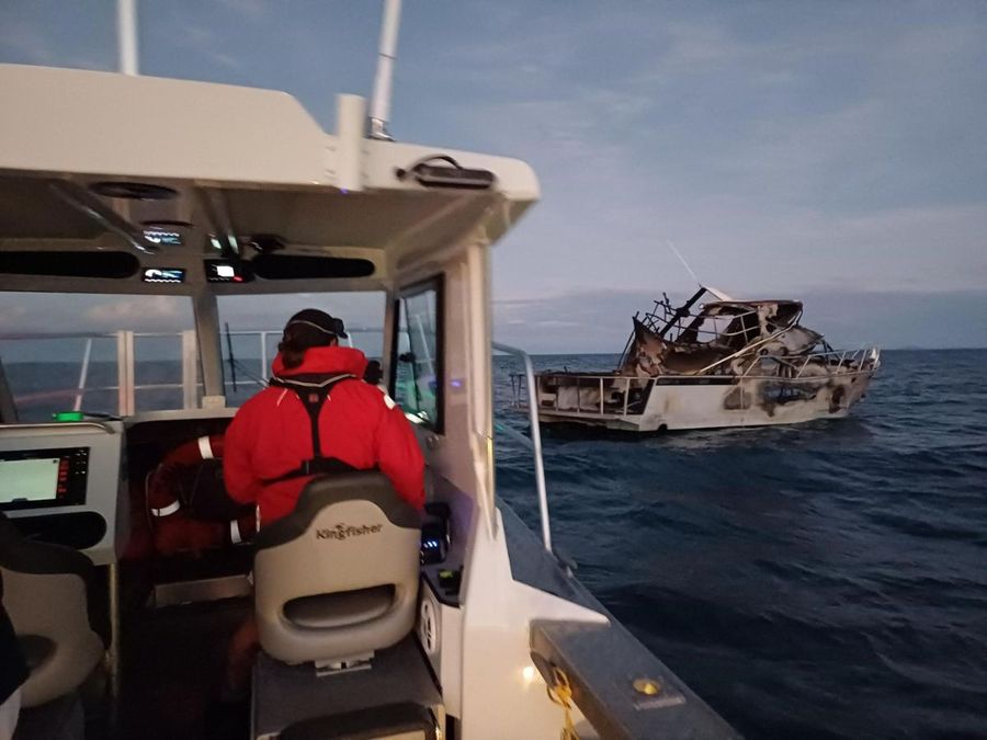 Photo-credit_-Fire-at-Centre-Island-Mercury-Bay.-Waikato-Regional-Council-harbourmaster-3.jpg