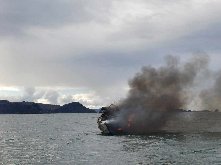 Photo-credit_-Fire-at-Centre-Island-Mercury-Bay.-Waikato-Regional-Council-harbourmaster.jpg