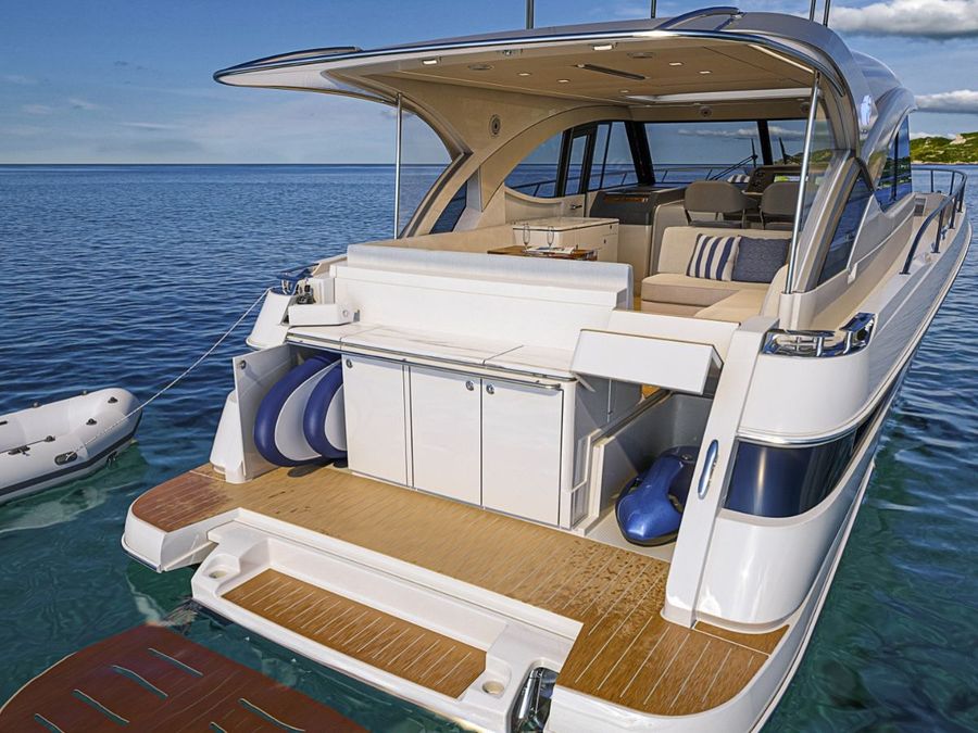 Photo-credit_-The-Riviera-4300-Sports-Express.-Riviera-2.jpg