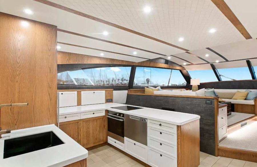 Photo-credit_-The-interior-of-the-Valder-Sprint-20-–-The-Keys-is-an-easy-balance-of-white-cream-tones-and-rich-American-oak-by-Valder-Yachts.jpg