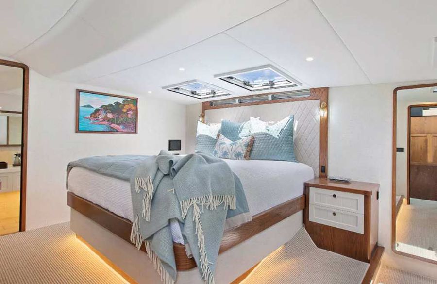 Photo-credit_-The-master-suite-of-the-Valder-Sprint-20-–-The-Keys-is-the-pinnacle-of-onboard-luxury-by-Valder-Yachts.jpg