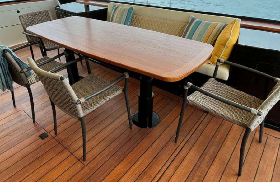 Photo-credit_-Valder-Sprint-20-–-The-Keys-offers-relaxed-outdoor-spaces-which-invite-alfresco-dining-by-Valder-Yachts.jpg