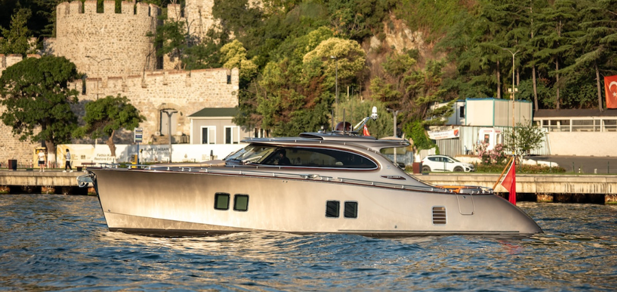 Powerfully bespoke new Zeelander 5 starts her life in the Mediterranean