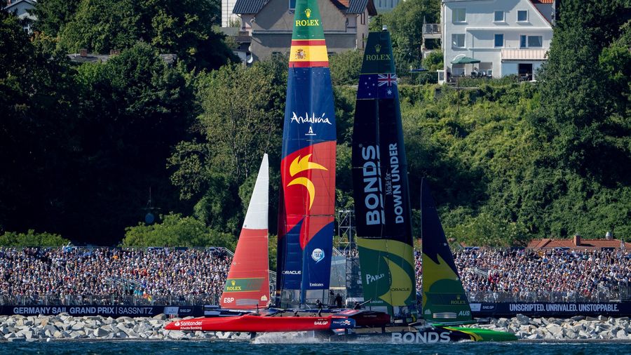 Australia's Flying Roos and Los Gallos go head to head on the water at Sassnitz in 2025.