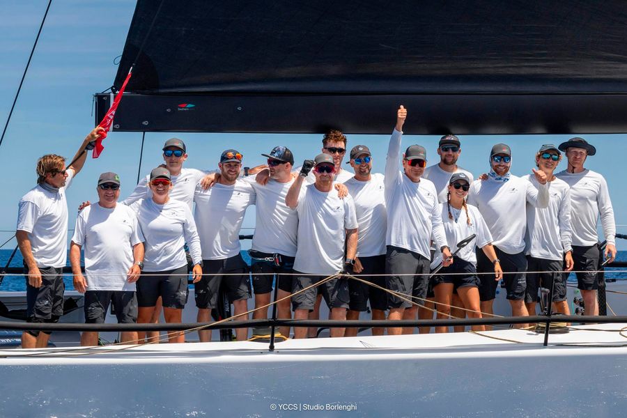 Ino Veritas crew: James Neville, Dean Barker, Jack Trigger, Mike Henning, Tom Dawson, Pete Redmond, Gabri Olivo, Pete Cumming, Rob Bunce, Mike Waugh, Alastair Hunter, Mark Devereux, Conor Galligan, Rebecca Gmur, George Bridge.