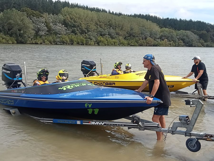 Redemption (blue boat), and Game Changer at the 2024 Gold Cup / Facebook - Total Chaos